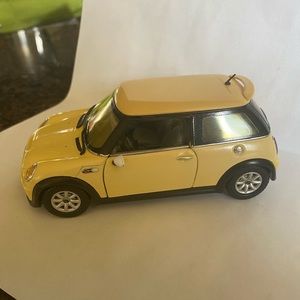 KINSMART Mini Cooper S Yellow
